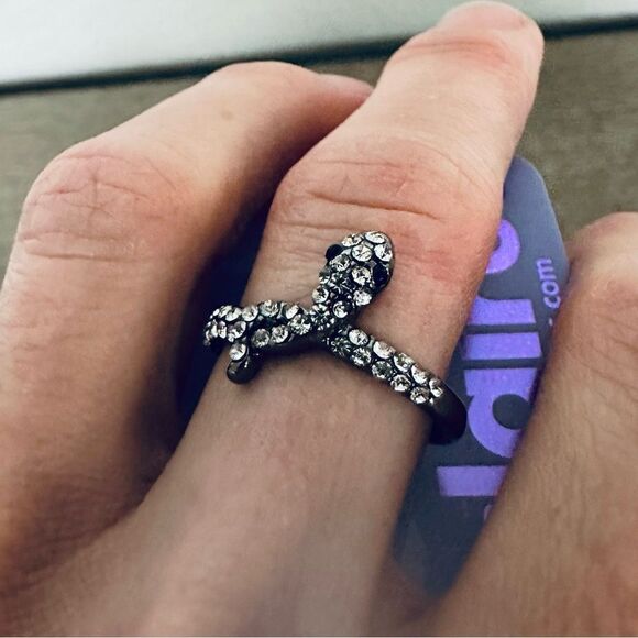 Crystal Snake Wrap Gunmetal Claire’s Halloween Ring - Picture 5 of 6